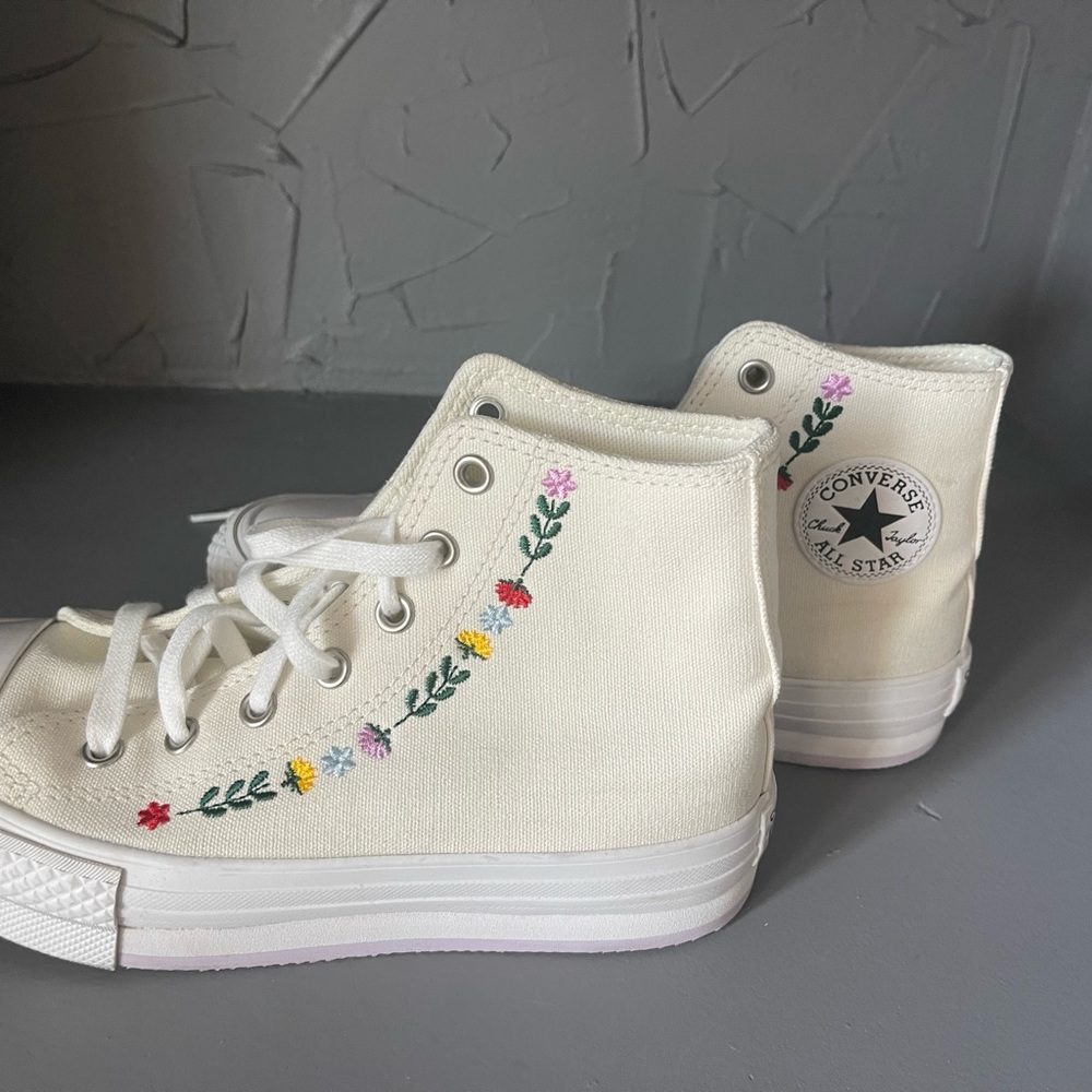 All star chuck Taylor’s converse